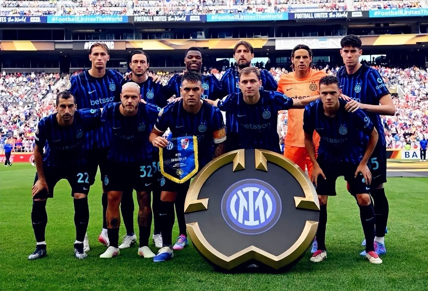 皇马悼念科利亚尔：他是马竞和西班牙足球界的传奇人物之一