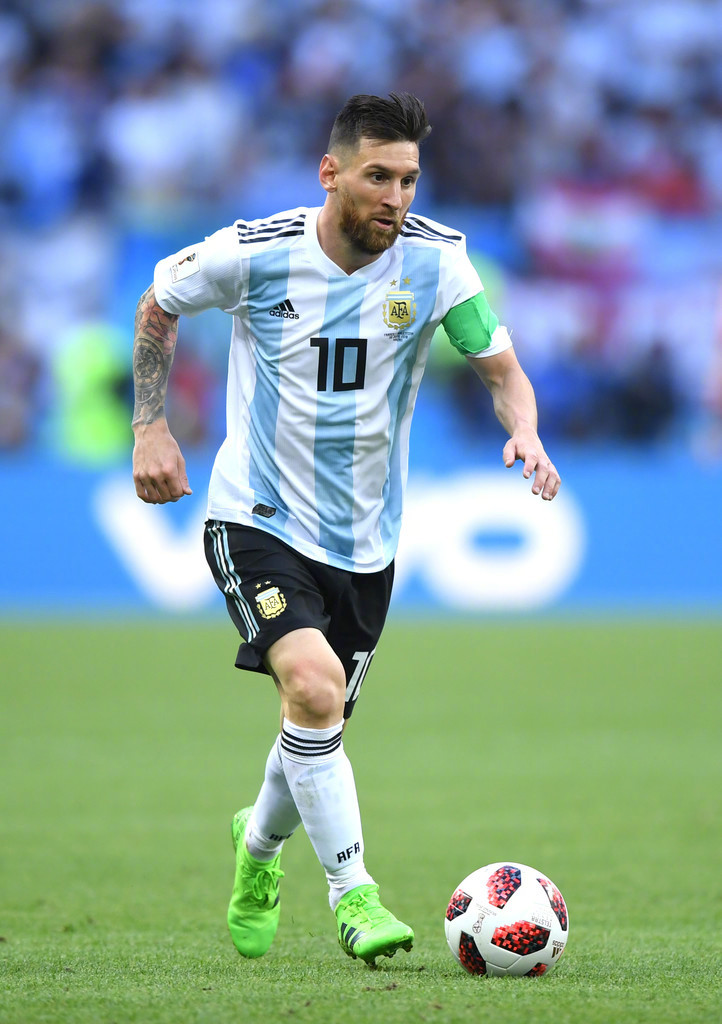 输深圳发布会！卢伟解析不上白边与末节体能问题，两度揽责背锅